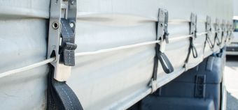 Fixación de lonas corredizas e toldos de camión