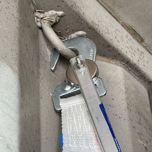 MAGNET-STIK varilla magnética para a realización de operacións de instalación de redes de contención no interior de colectores.